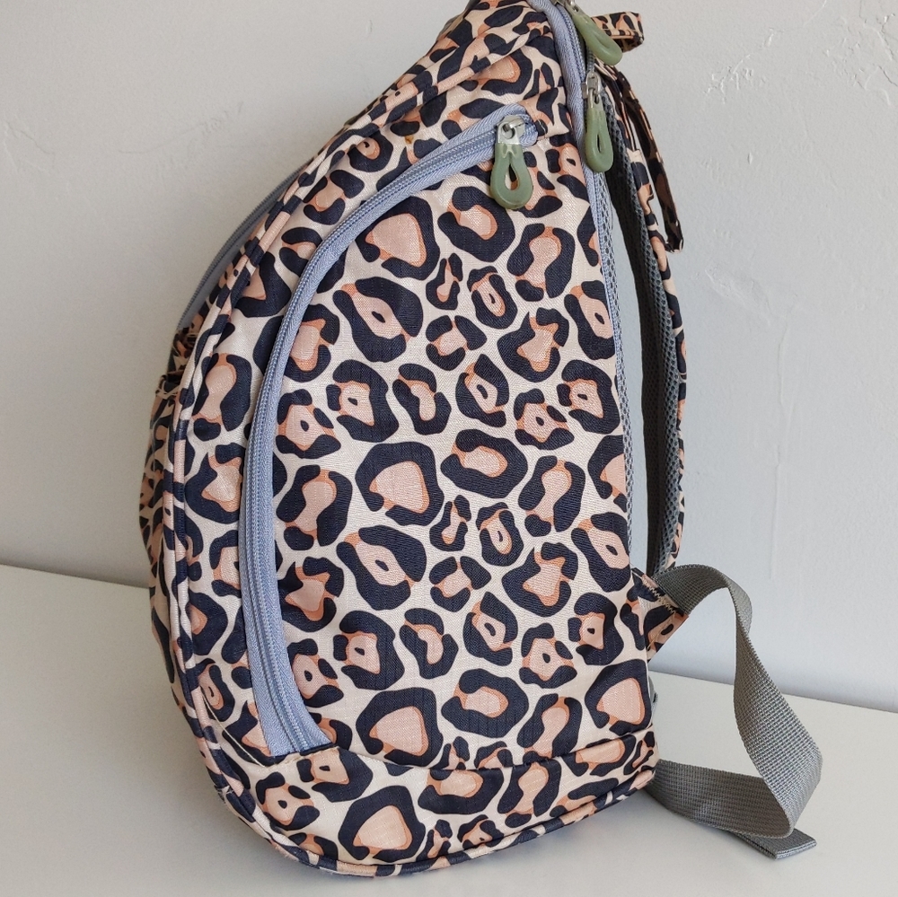 🌿LEOPARD PRINT BACKPACK🌿 - Picture 6 of 14